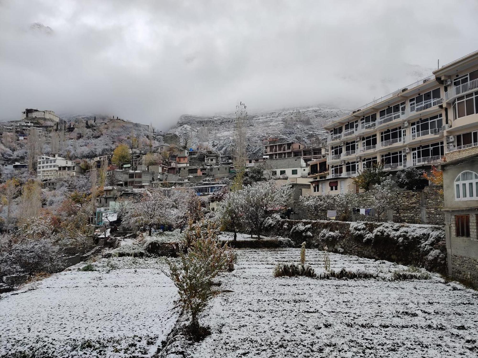Hilltop Hotel, Hunza Karimabad  Kültér fotó
