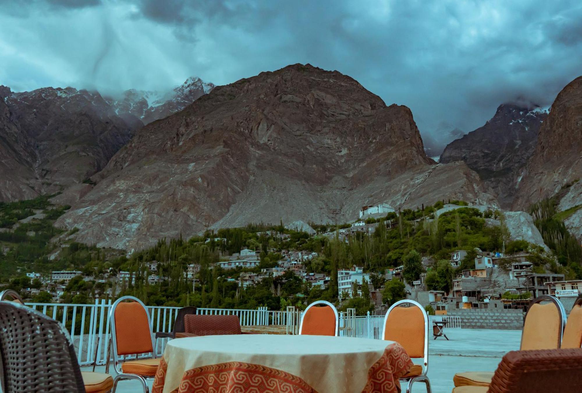 Hilltop Hotel, Hunza Karimabad  Kültér fotó